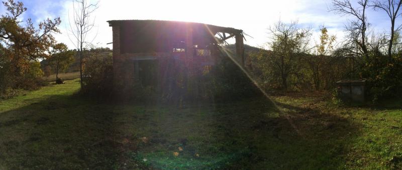 VIA TORRIANE (BOLOGNA) VENDESI sui famosi colli bolognesi, a 10Km dal centro di Bologna, in strada silenziosa e nel verde, in angolo di collina con veduta mozzafiato, podere agricolo composto da 34 ettari di terreno (sia di qualitÃ  seminativo sia presente vasta area verde boschiva e piante da frutto) e da 1000mq ca di rustici da ristrutturare composti da casa padronale, fienile e forno. La soluzione Ã¨ molto interessante poichÃ¨ vi Ã¨ giÃ  un progetto di ristrutturazione depositato in Comune e pagati giÃ  gli oneri per i permessi (possibilitÃ  di modifiche). Ideale sia per abitazione che per diverse soluzioni abitative o per agriturismo a Km 0, ma sopra ogni cosa per gustarsi la natura in tutto e per tutto pur rimanendo comodi alla cittÃ . â‚¬ 650.000 (Ape in fase di elaborazione da tecnico abilitato)  