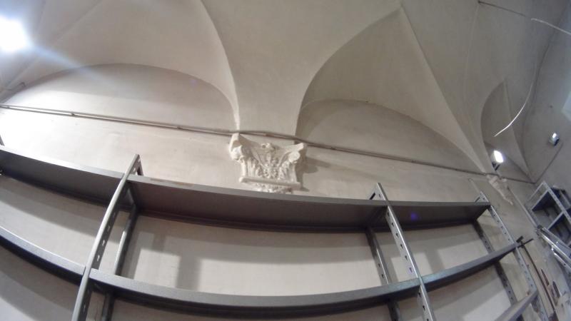 CENTRO STORICO (VIA MARSALA) VENDESI nel cuore dell'antica formazione bolognese, in palazzina signorile del 1500 ben tenuta, soluzione composta da: al piano terra un unico vano di mq. 50 con affaccio sulla via, soffitti alti 5 metri e bagno; al piano seminterrato un magazzino finestrato di 92mq composto da n. 2 vani e bagno; magazzino vicino alla scala principale condominiale di mq. 6. Si tratta di una soluzione unica nel suo genere. Ideale per libreria, associazione, archivio notaio e avvocati. Classe energetica: G. Per info tel. Guendalina Venturini Tel. 333/8382619 oppure scrivere a info@brunelliimmobiliare.com
