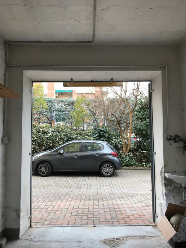VIA BORGHI MAMO (EX ISTITUTO TANARI) AFFITTASI in zona residenziale, in condominio signorile ben tenuto, GARAGE esclusivo di mq12 con accesso su strada tramite cancello. LIBERO SUBITO! Per info e visite tel. Guendalina Venturini 333.8382619 - brunelli@brunelliimmobiliare.com 