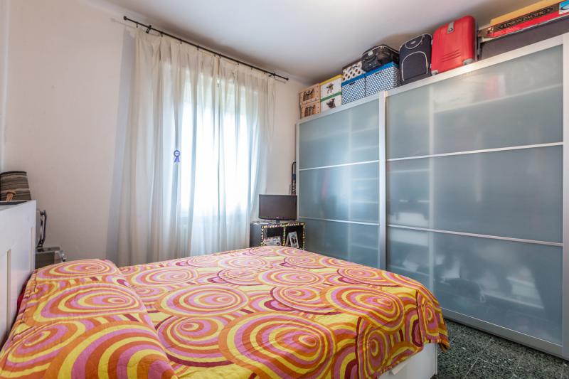 CROCE DI CASALECCHIO DI RENO (VIA CURIEL) VENDESI in zona pedecollinare immersa nel verde e molto silenziosa, in palazzina tipica bolognese, al piano primo alto su rialzato, appartamento di 70mq, volendo arredato di cucina composto da ingresso arredabile, tinello e cucinotto con balcone, due camere matrimoniali, bagno e cantina. Riscaldamento autonomo. Immobile occupato. â‚¬190.000 (Classe F Ep tot 201,13Kwh/mq/anno) Per info tel. 333/8382619 oppure scrivere una mail a brunelli@brunelliimmobiliare.com